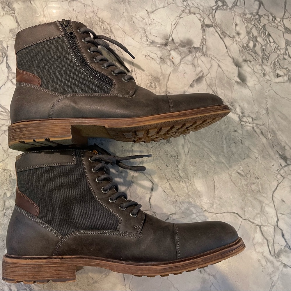SONOMA Men’s boots. Zipper on outer side. Lace up. Size 11.